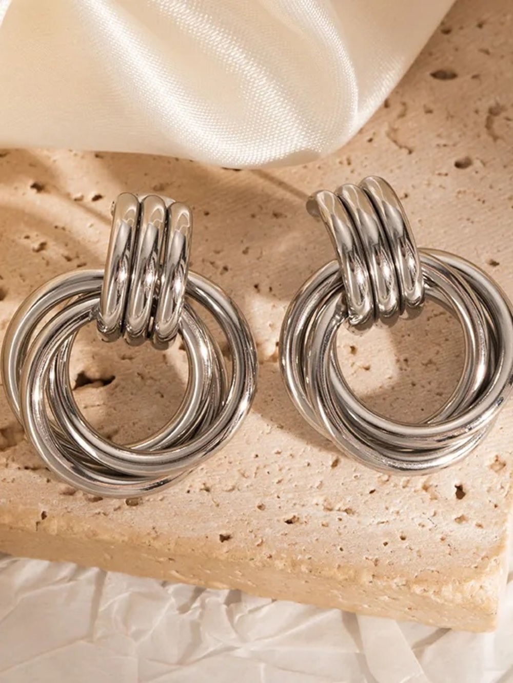 Polished Silver Interlocking Circle Drop Earrings